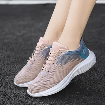 Дамски леки дишащи летящи обувки за бягане бели ежедневни маратонки за фитнес спорт тенис голям размер модни дами