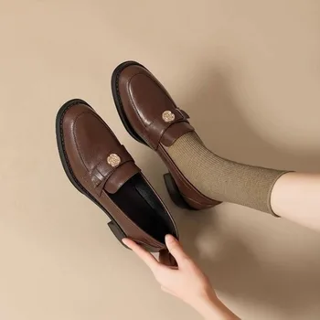Мека кожа Един крак единична обувка за жени 2023 Пролет и есен Френски ретро малки кожени обувки с дебели токчета Лефу обувки