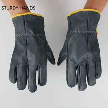 Един чифт заваръчни металообработващи ръкавици Огнеупорни топлоустойчиви защитни ръкавици за заварчици срещу попарване (случаен стил)