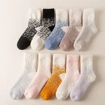 Удобни Kawaii зимни спални чорапи Удебелени чорапи за домашен етаж Дамски трикотаж коралови кадифени чорапи Чорапи със средна тръба